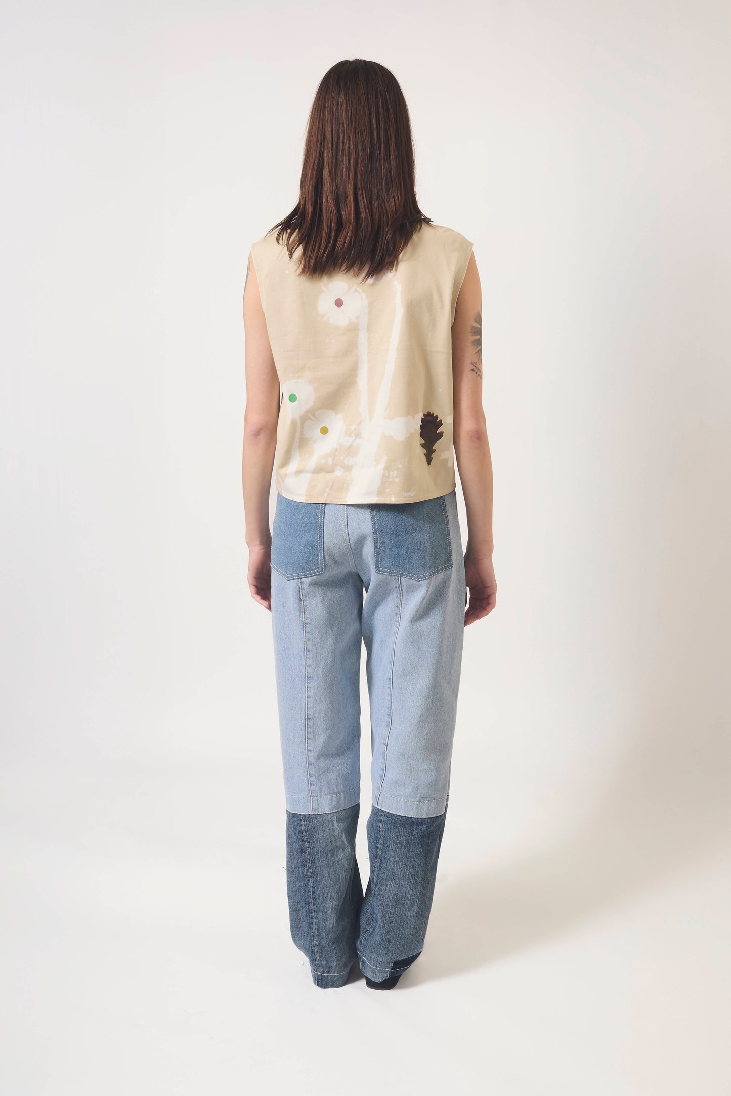 SLEEVELESS T-SHIRT 1