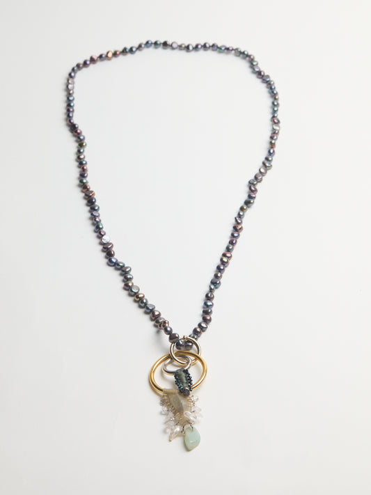 MAMA PEARLS LONG NECKLACE