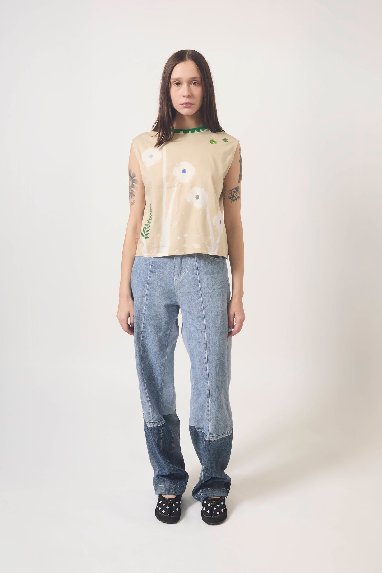 SLEEVELESS T-SHIRT 1