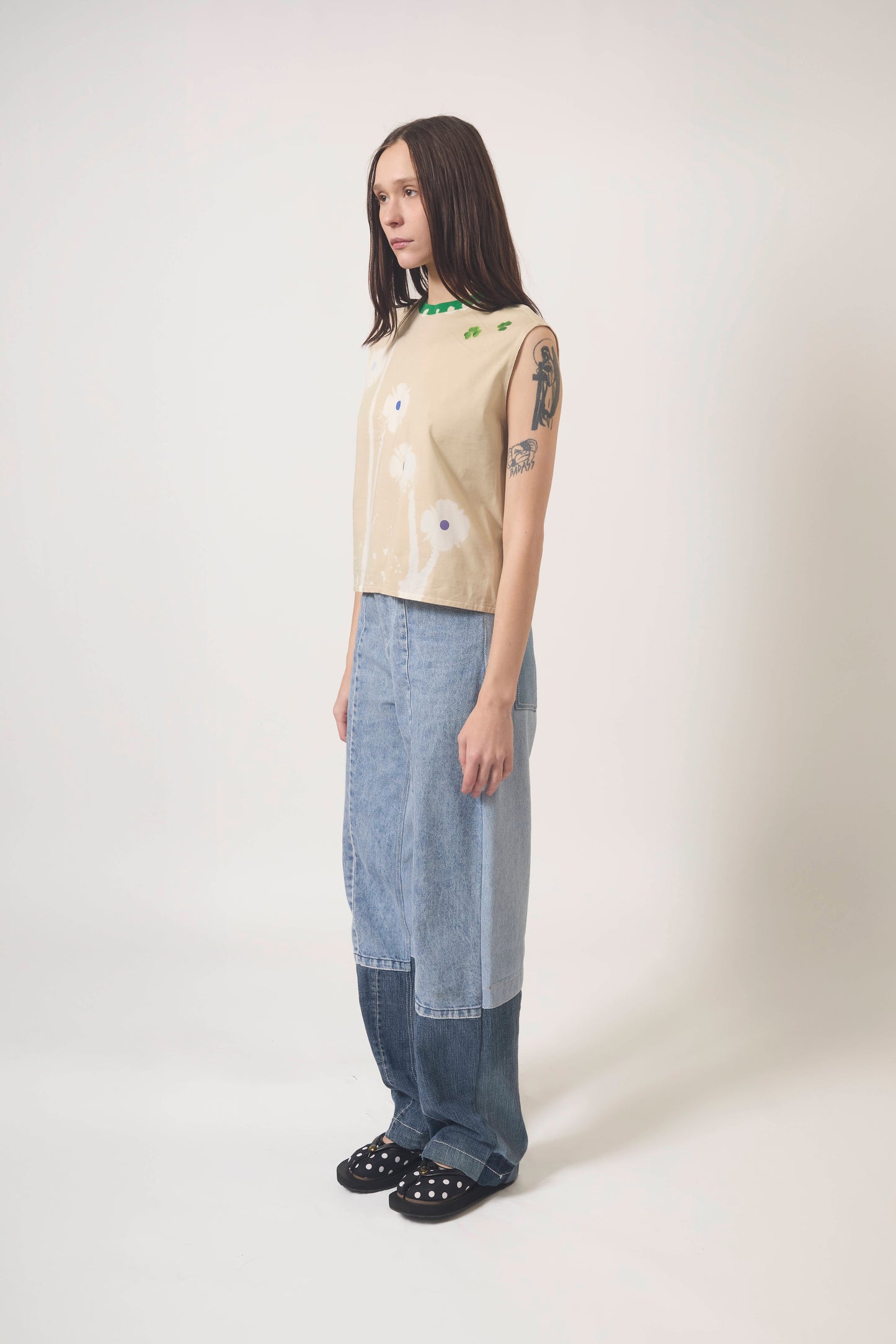 SLEEVELESS T-SHIRT 1
